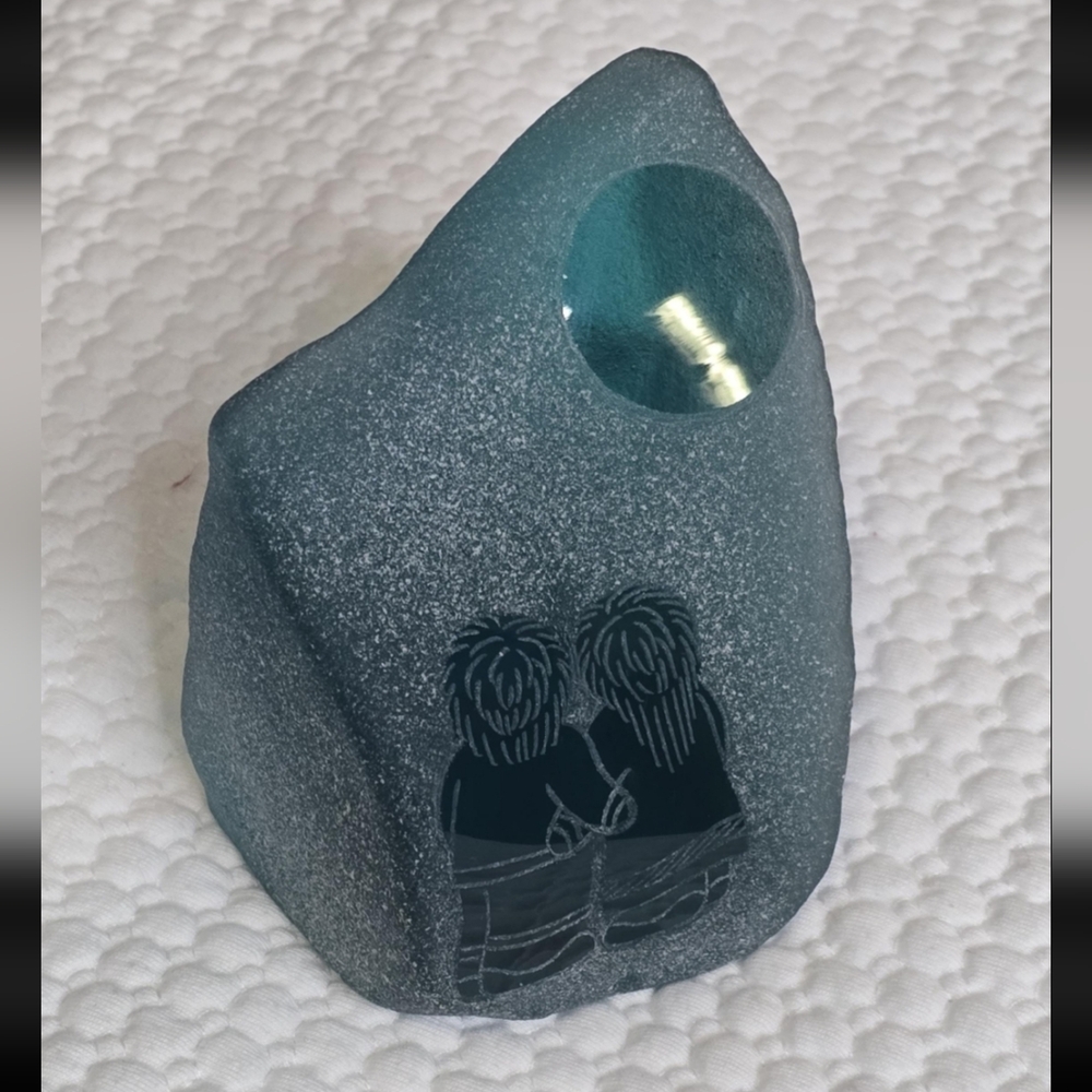 Frosted Etched Sea Glass Sculpture - INUIT - Picture 5 of 9
